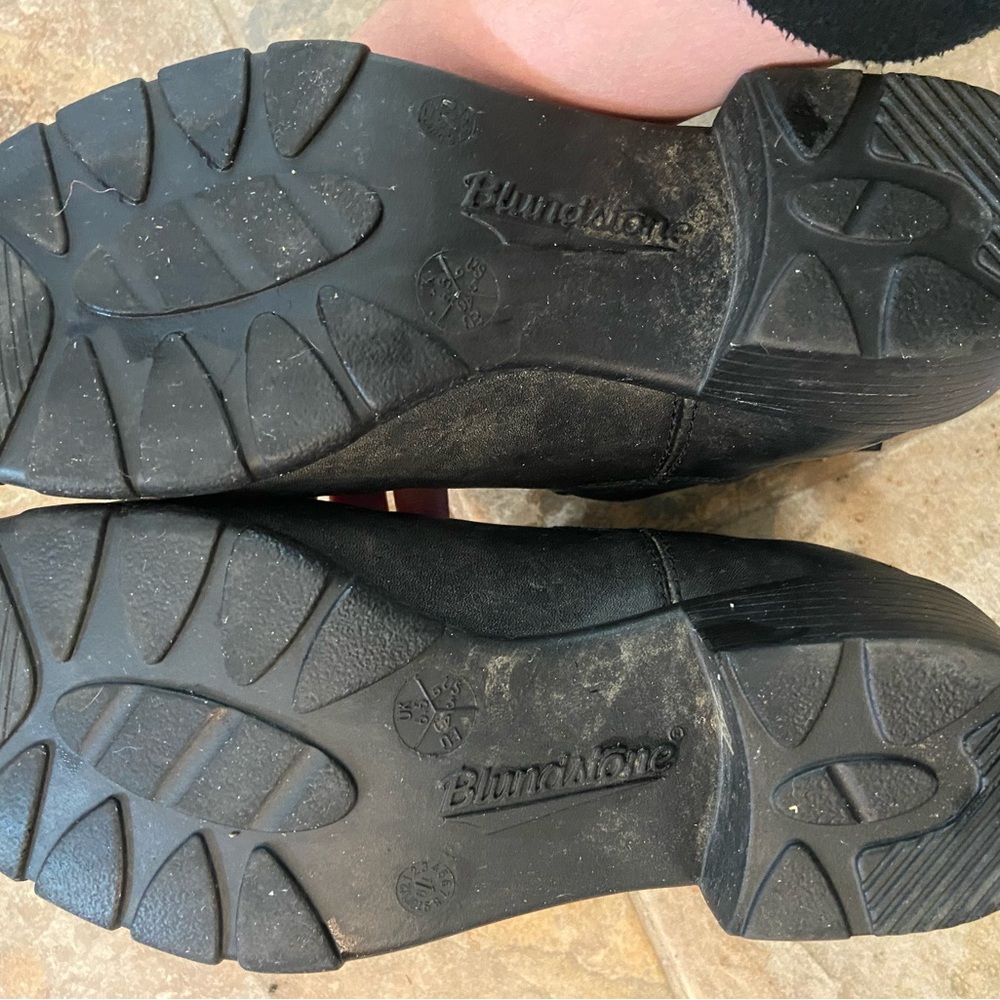 Blundstone Black Heeled Ankle Boots - Picture 3 of 3